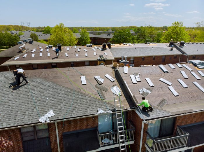 5 Benefits of Hiring Local Roofers in Kansas City | Robinson Roofing KC